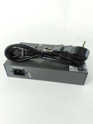 Коммутатор XVI SWP3204, L2, 4 PoE 10/100/1000, 1 UpLink 10/100/1000, 1SFP 100/1000, 55Вт, 16Gbps, 2K MAC